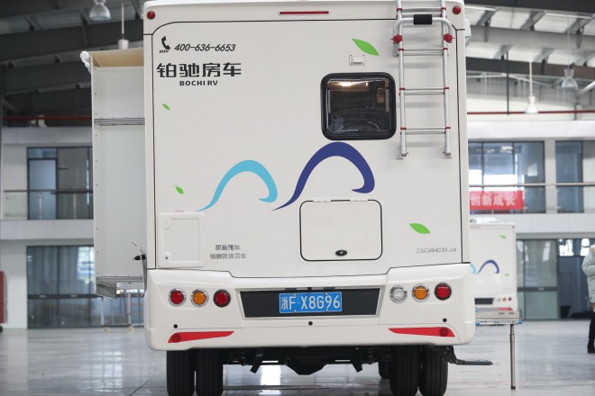 精致欧式风格、高端商务元素，“铂驰旅行家”单拓展房车 WLH_7259