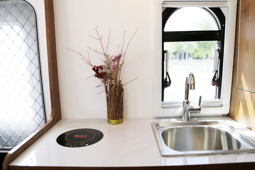 新飞拖挂房车 9.98万元 IMG_9588