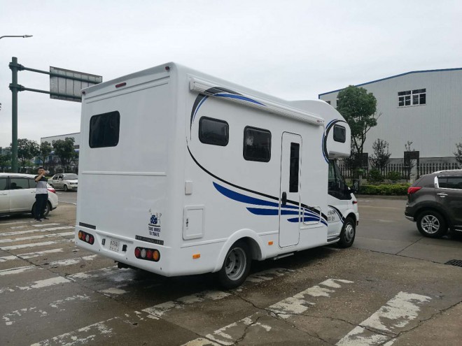48.8万起 盛弘房车福特C型手动挡房车 2