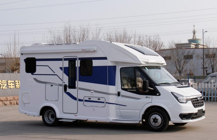 9月2日郑州房车展，巨威福特自动挡小额头房车，星耀华夏，威震中原！21ad8fb8232654c0f3b2601ddd67bfaa