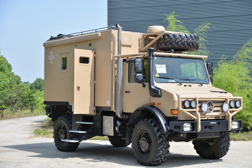 阿莫迪罗攀爬者c3型越野房车奔驰乌尼莫克u4000armadillocrawler3