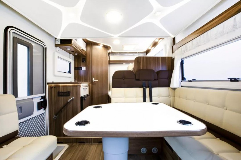 6.5洛阳房车展金冠房车携2020款瑞德卡诺、格林卡诺系列房车亮相e7544468ac944f349ec37c0fc1211005