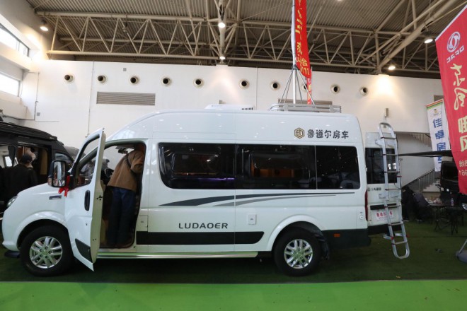 11.23杭州房车展鲁道尔御风B型房车,智能化电动上下床更实用5324c2cfe68c4f67809816cafb2c5003