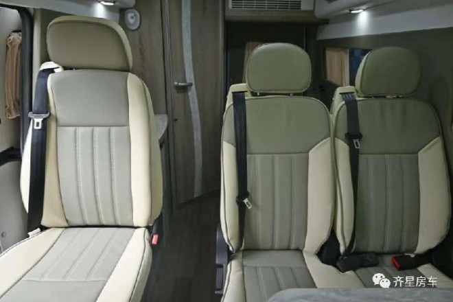 齐星福特新全顺B型升顶房车邀您参加9月2日郑州房车展，海角天涯，共享繁华！519f9032ae53ae825faeb5ea5e535ca3