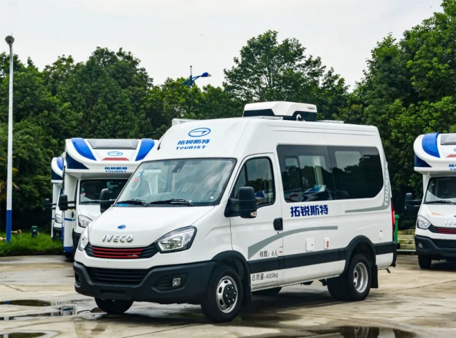 继续上新，拓锐斯特三款B型房车，属于你的青春星球！图片