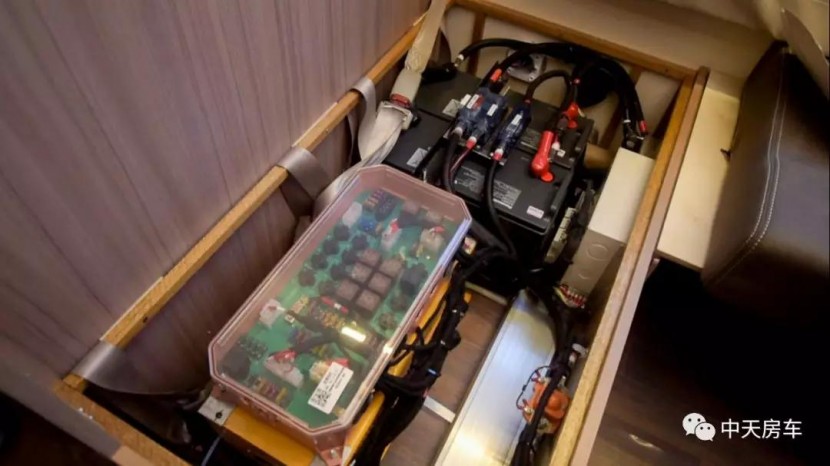 集成化水路电路，电动升降床，240L水箱，中天新季风T型畅游版正式亮相这款房车值得拥有b3e18af1e94a40ed8fb099e1e726095e
