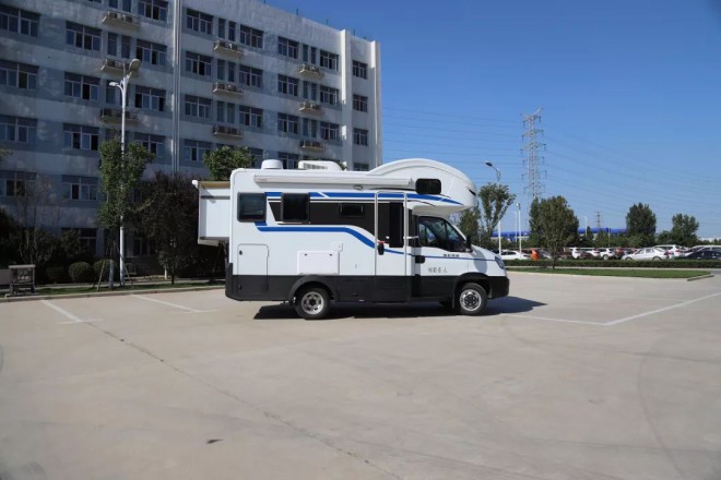 宇通依维柯欧胜C535旗舰版双拓展房车