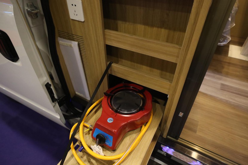 双景房车（国六）大通B型长轴高顶房车 25.8万元 WLH_4869