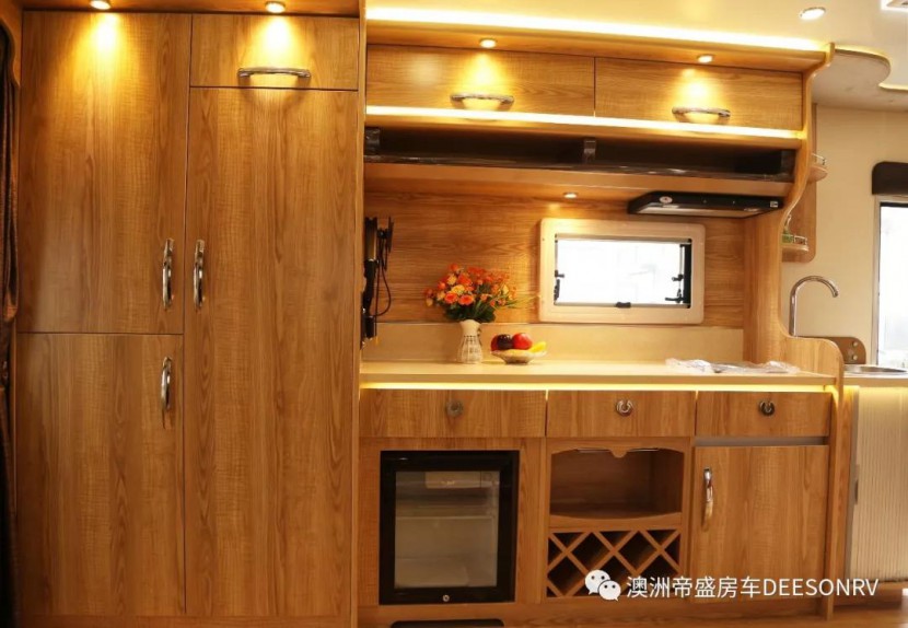 帝盛房车经典系列-10米麻将款营地房车014960679f0d44189eb6e7ad455e892b