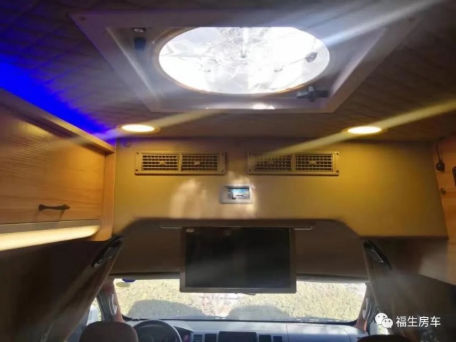 9月2日郑州房车展，福生高顶风景G9房车，乘车远望花遍野，驻足赏景遇知音！2bfc24eaf94c4c0a9d20d32260ba3614