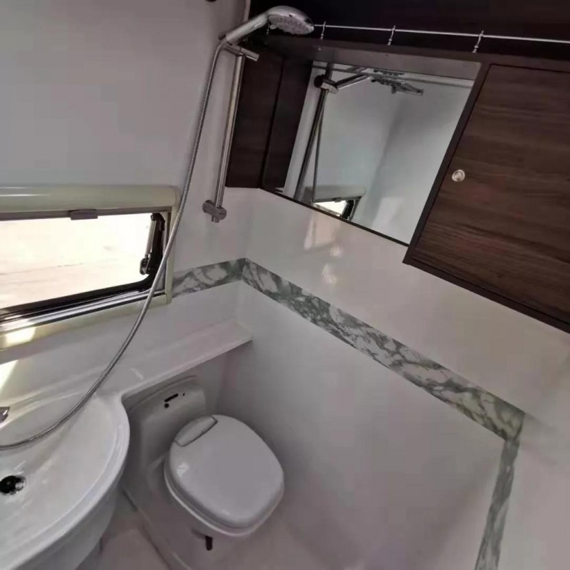 11.23杭州房车展舜宇房车携最新款依维柯C型、现款大通V90B型房车亮相3bb41cf708534541aff1a7d63fd02462