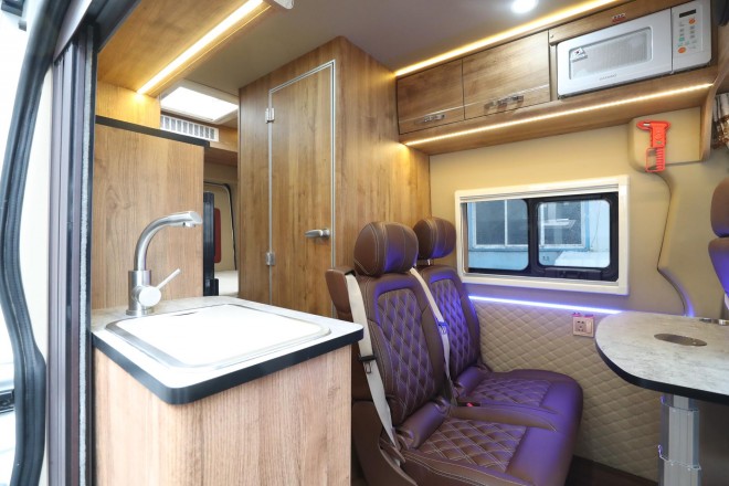 老张定制款——高清实拍2019款顺之旅东风御风白色自动挡B型房车 WLH_5996