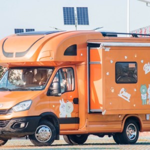 延龙 依维柯双拓C型房车
