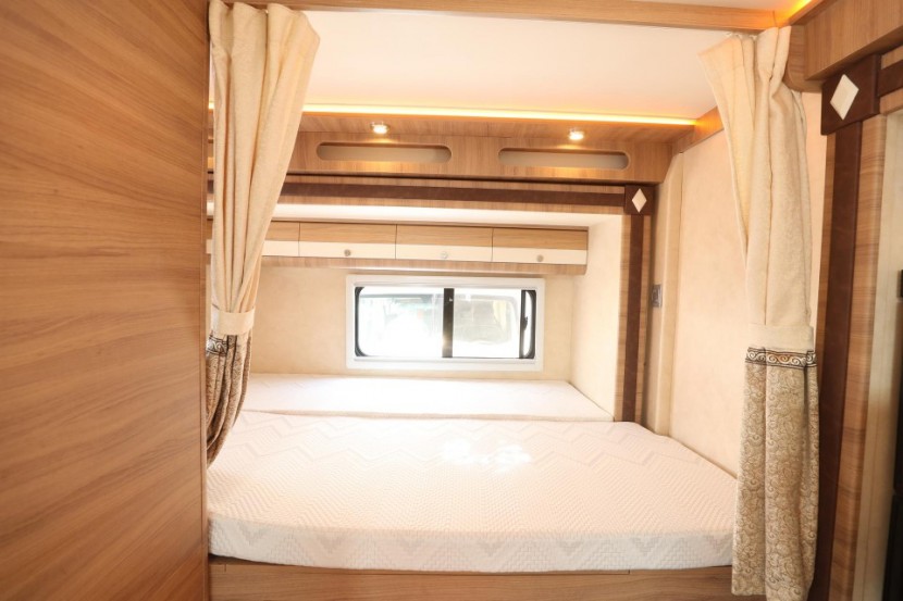 大空间高性价比，华居依维柯自动挡双拓展C型房车161ab93d21eb465f9ffa68ae561f8c57