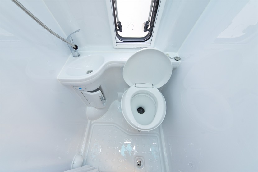 瑞弗房车R700畅旅版，B型房车天花板，保温隔热性能优良get?code=ZTlmOGZiMGExNWM1NWU0ZjEyZDY2NTI5MDZjYWZmMmMsMTY2MzE1MDM5OTExMg==