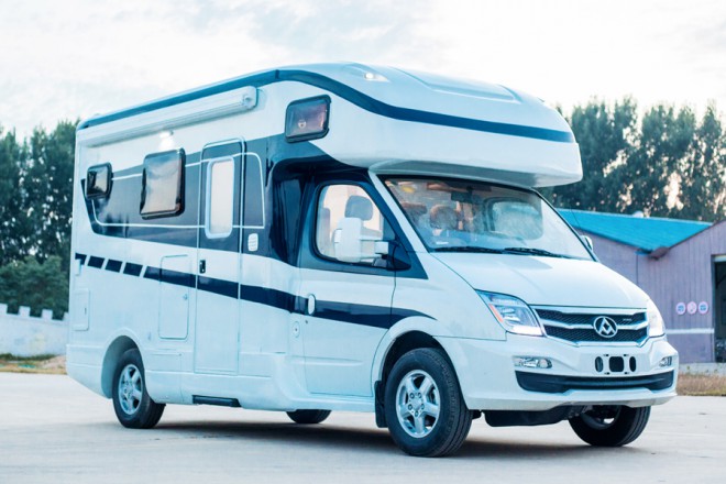爱旅途自动挡C型房车