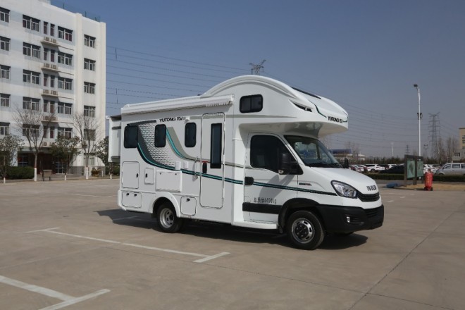 9月2日郑州房车展——宇通C530豪华版双拓版房车 拓展出高品质的生活