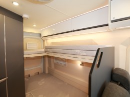985A4571