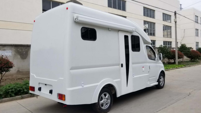 爱旅途房车大通C型居家版小额头旅居房车 停售 外观 (8)