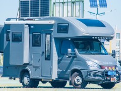 中意 三拓展房车