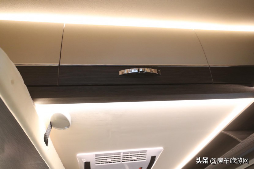 年终大促来袭!铂驰房车“大放价”!疯狂让利中,快来抢购吧~工匠打造科技传承,铂驰房车旅行家C型大额头单拓全新上市