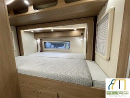 依维柯 2020览众塞拉维双拓展C型房车