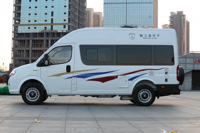 老张定制款——高清实拍2019款顺之旅东风御风白色自动挡B型房车 WLH_5742