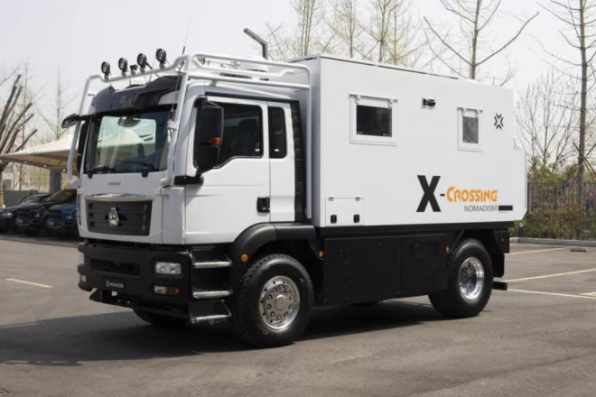 诺马迪森新款“驰骋者”——不超六米的C本蓝牌越野房车711229cf9c9449a1b72a4d1a1f703662