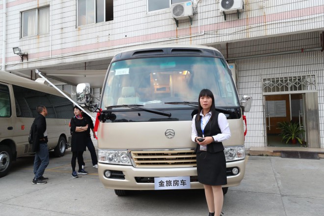 除了颜值，还有什么特质？视频解析19款佳乐金旅考斯特自动挡房车 39.8万元