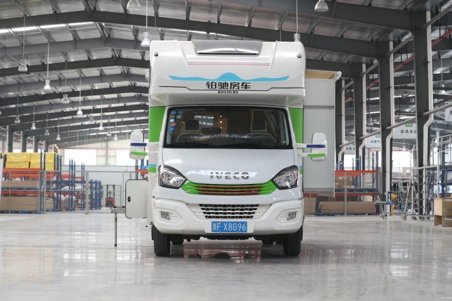 精致欧式风格、高端商务元素，“铂驰旅行家”单拓展房车 WLH_7235