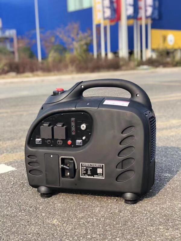 一口价29.8万就在爱旅途2019款大通C型房车5.26郑州大型团购会641