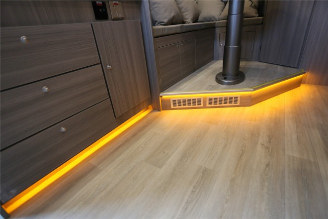 拓锐斯特依维柯C型欧尚版TIC-610A 53.8万起 2E1A3280