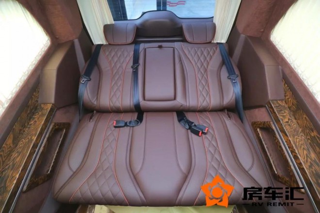 全新奔驰V260L，尺寸夸张，造型犀利，配置贼高！16.jpg
