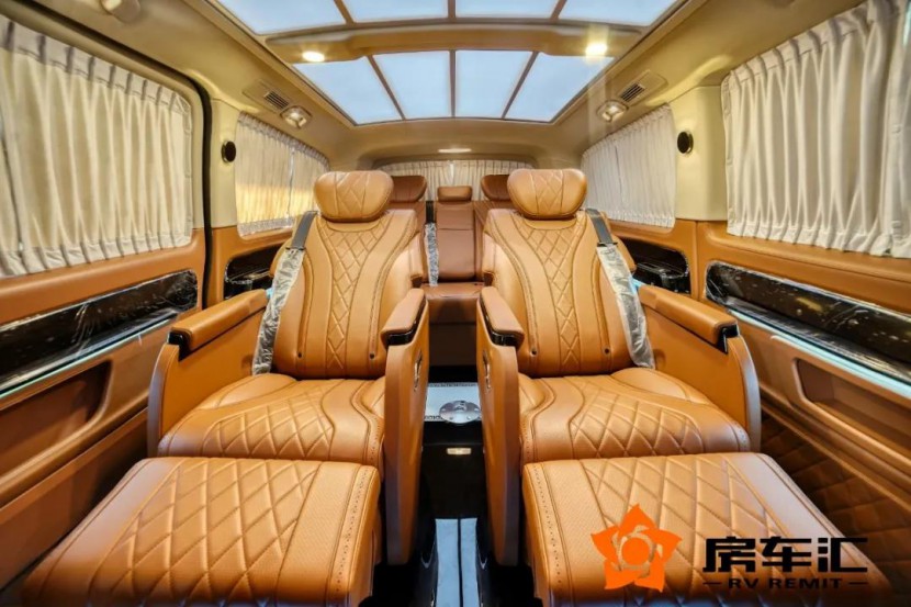 2021限量发售，迈巴赫级享受！全新奔驰七座多功能MPV，52.8万包牌价！14.jpg
