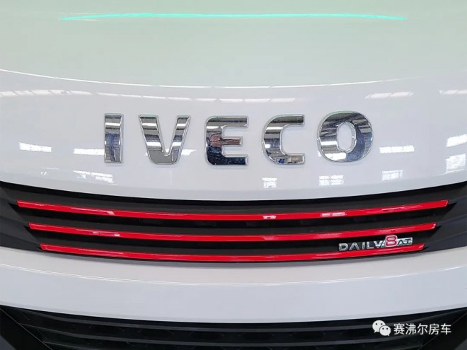 56.8万:赛沸尔C型大额头双拓展房车