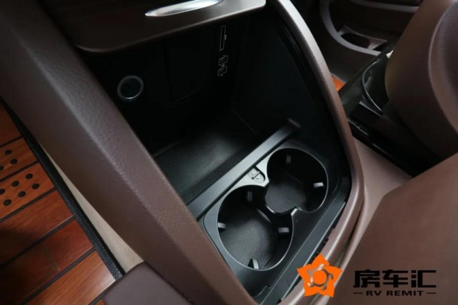 全新奔驰七座九速商务车，高顶全隔，标配空气悬挂！6.jpg