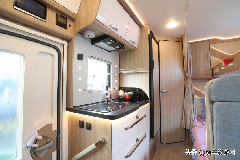 年终大促来袭!铂驰房车“大放价”!疯狂让利中,快来抢购吧~铂驰房车旅行家尊享版C型大额头无拓纵置上下床款