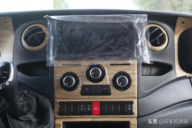 年终大促来袭!铂驰房车“大放价”!疯狂让利中,快来抢购吧~高水准设计及装配工艺,铂驰房车旅行家依维柯双拓展C型房车实拍