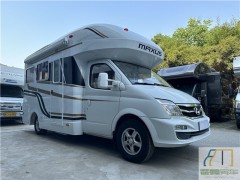 上汽大通 2018款上汽大通RV80柴油自动挡C型旅居房车