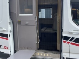 舜宇房车 2022款高顶对卡座