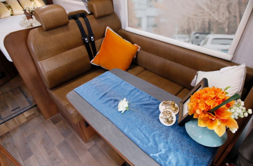 9月2日郑州房车展，巨威福特自动挡小额头房车，年度巨献，威震四方！d5fd7a548957a1c36211dfe02a60a8fd