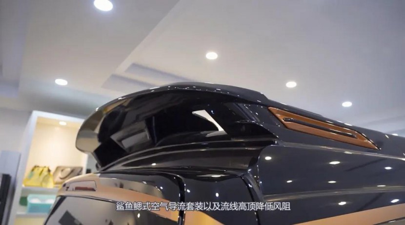 新款国六奔驰傲旋，科技触控，惬意躺卧，奔驰行政级商务MPV？3.jpg