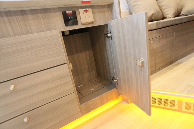 拓锐斯特依维柯C型欧尚版TIC-610A 53.8万起 2E1A3283