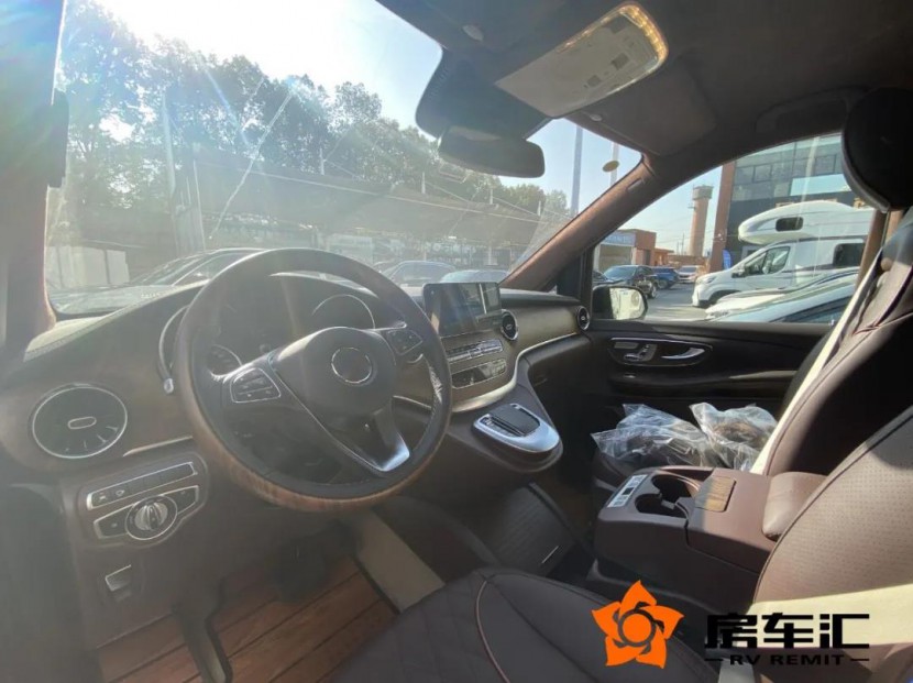 全新奔驰七座九速商务车，高顶全隔，标配空气悬挂！4.jpg