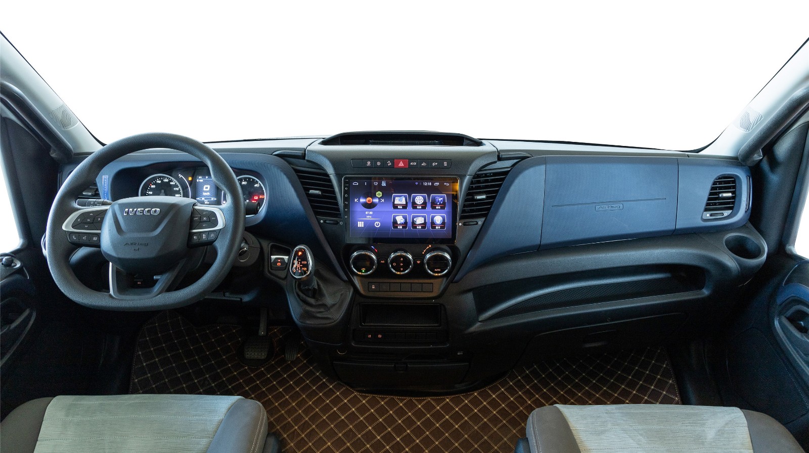 亚特new daily(进口依维柯) naja-v1 b型驾驶舱