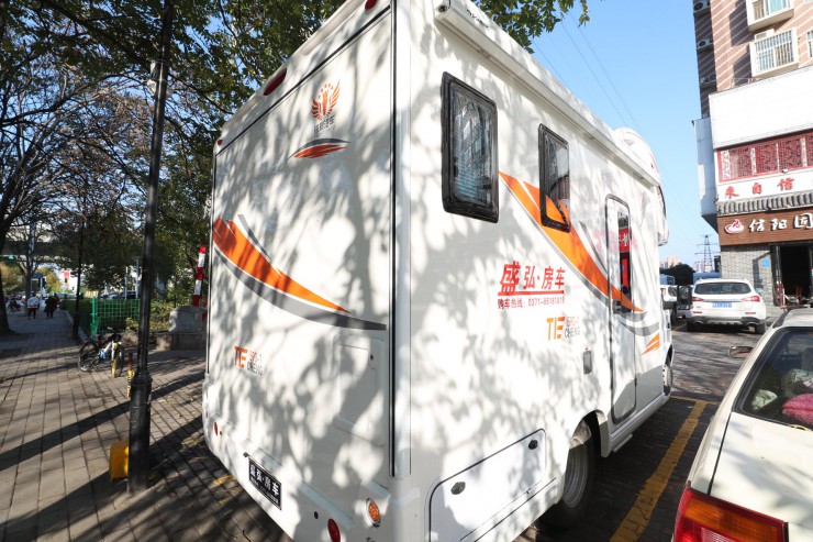 铁程依维柯经典版C型手动挡房车image007