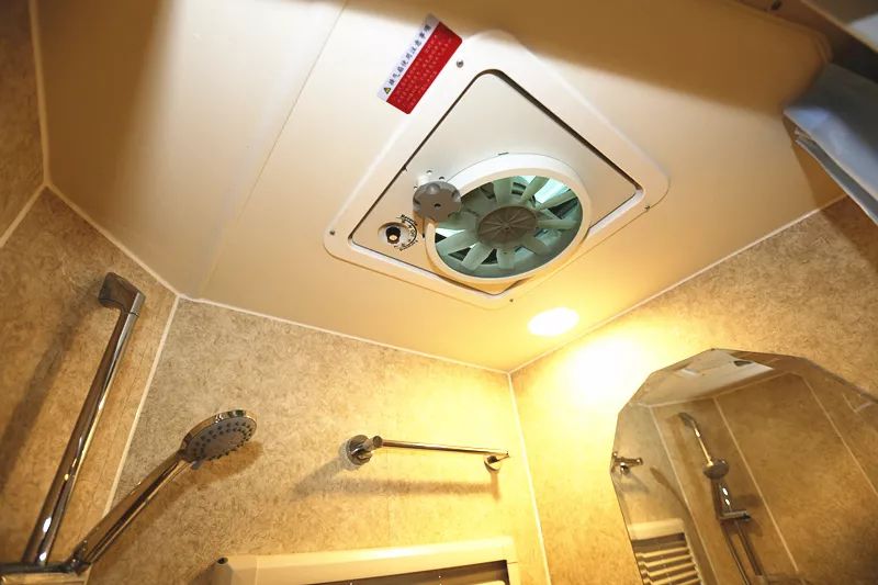 宇通房车：国产依维柯双拓的魅力，岂止是大空间？