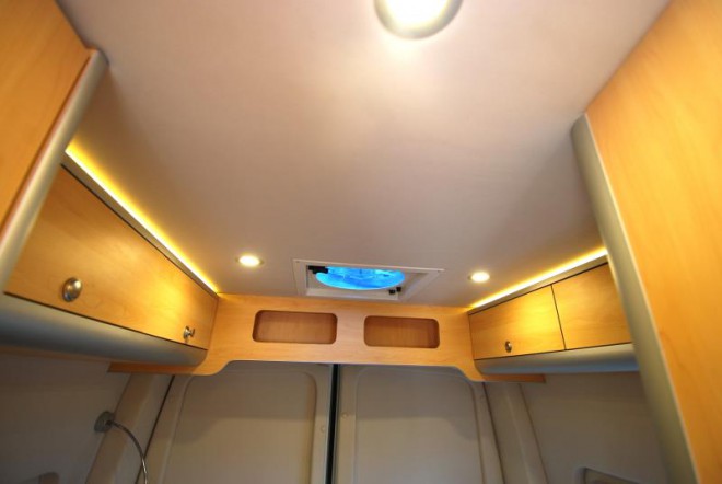 新星房车通途系列B600-家庭版 36.8万元 12-顶部及排风扇