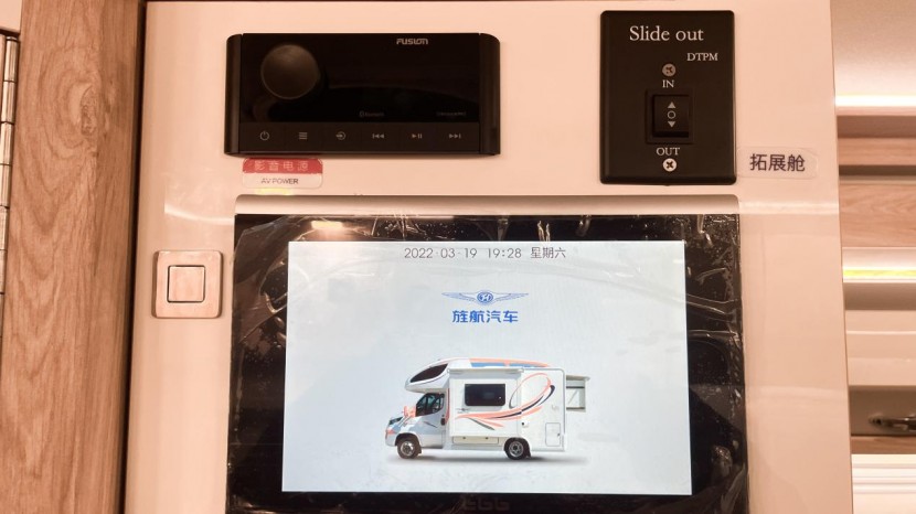 9月2日郑州房车展，旌航巍浩单拓展C型房车，登巍峨高山，赏浩瀚江河！094457bddf3a7e0866c1531404348cbf