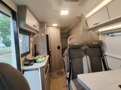卫航 2021款V550 纵床